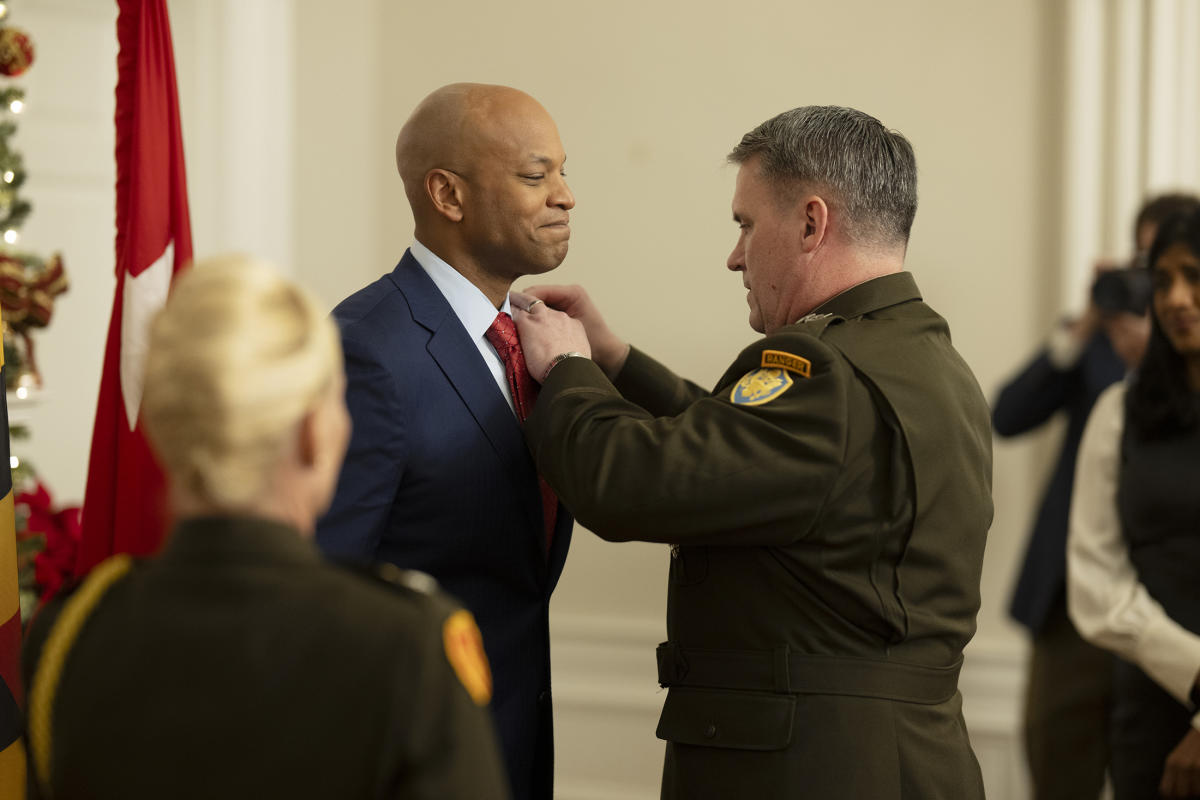 Following controversy, Maryland governor receives Bronze Star