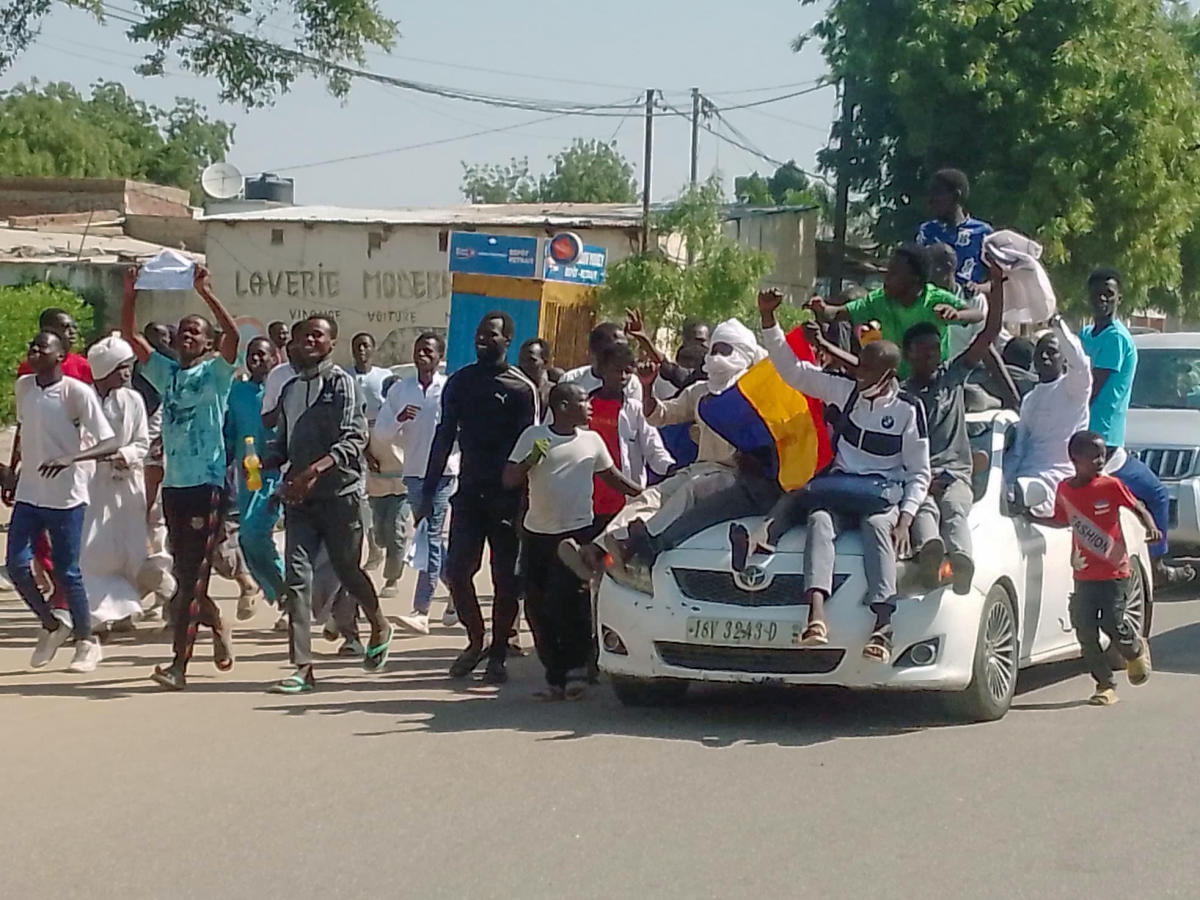 Hundreds of people in Chad protest against the French military presence in the country