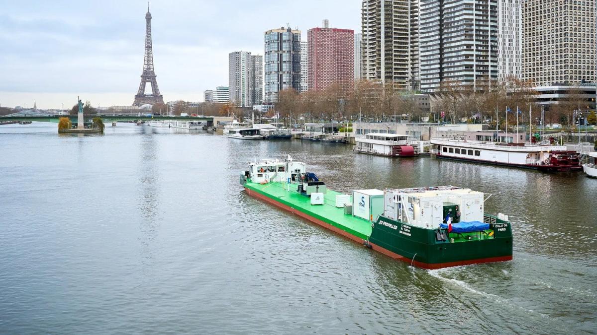 Hydrogen-powered river vessel debuts in Paris