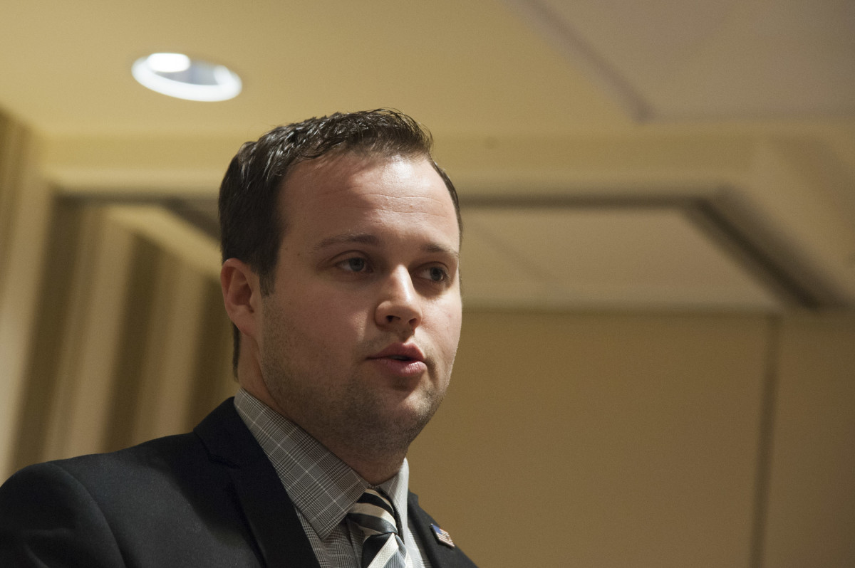 Josh Duggar Looks Unrecognizable in New Photos From Prison 2 Years After His Sentencing