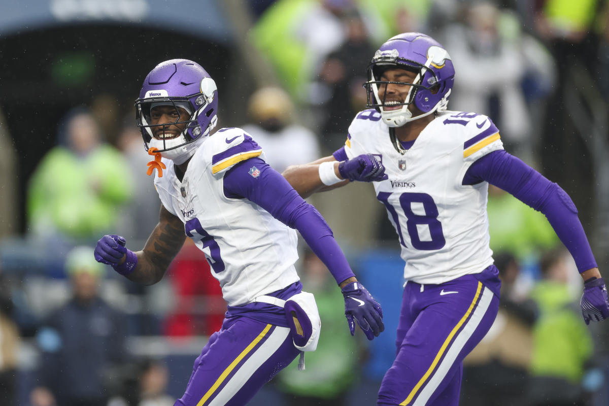 Justin Jefferson powers Vikings in thriller over Seahawks to keep pace with Lions in race for No. 1 seed