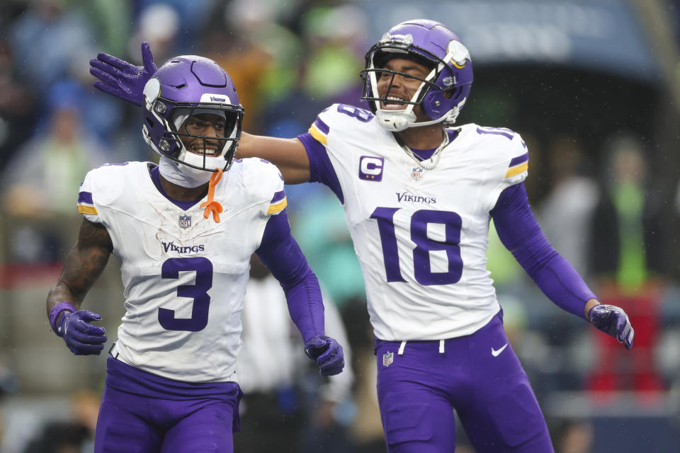 NFL scores: Vikings outduel Seahawks in Seattle to keep pace for No. 1 seed; Miami stays alive in AFC playoff chase