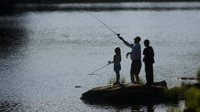 Phoenix man dead after falling through ice on frozen lake in northern Arizona near Payson