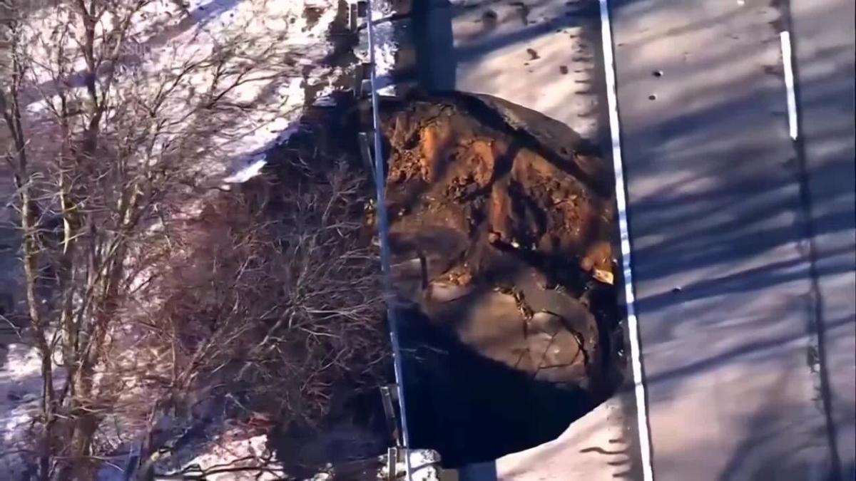 Sinkhole prompts lane closures on Interstate 80 in New Jersey