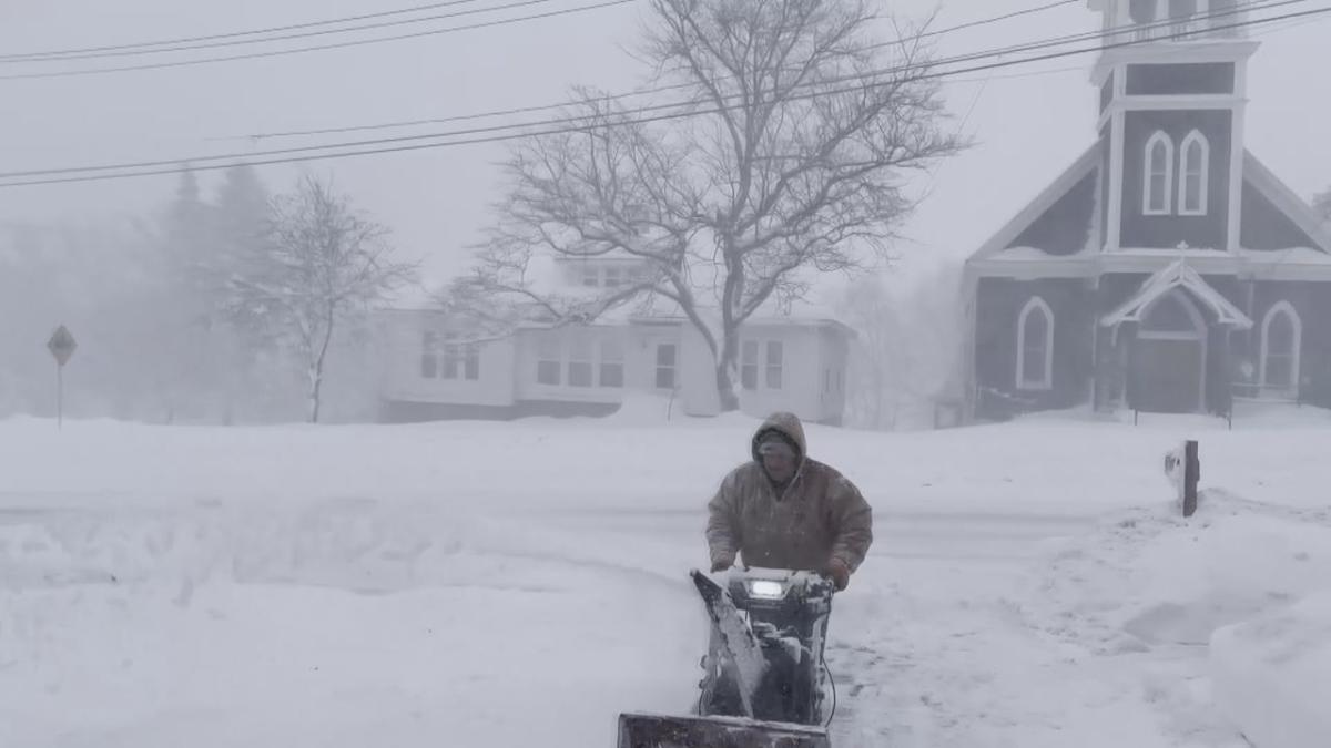 State of emergency declared as New York expects up to 6ft of snow