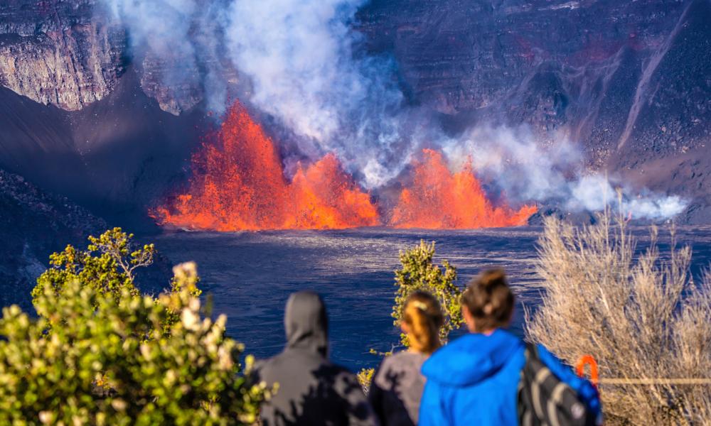 Toddler wanders within feet of 400ft cliff near rim of Kīlauea volcano