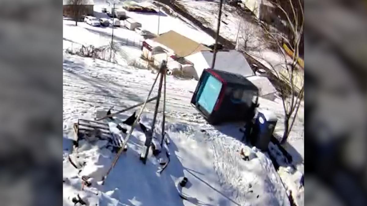 Amazon truck slides downhill off icy Knoxville road in terrifying video. Watch