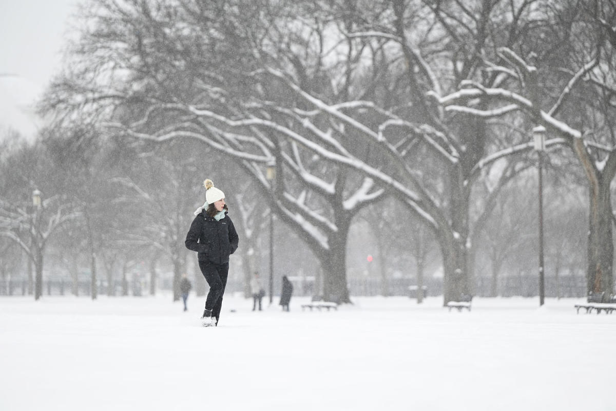 Arctic blast brings widespread snow, frigid temperatures across U.S., with 175 million under cold weather alerts