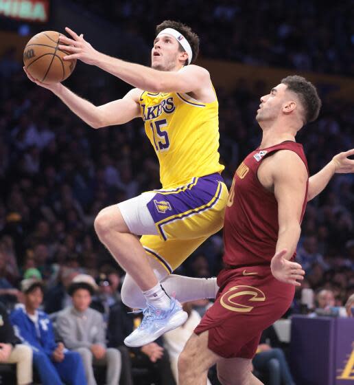 Austin Reaves and new-look Lakers are encouraged but can’t beat NBA-best Cavaliers