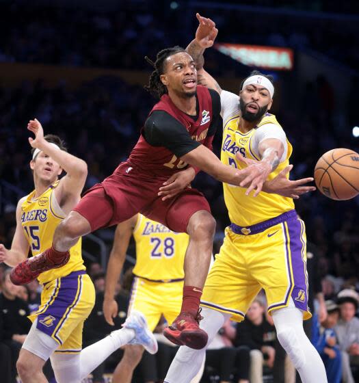 Austin Reaves and new-look Lakers are encouraged, but they can’t beat NBA-best Cavs