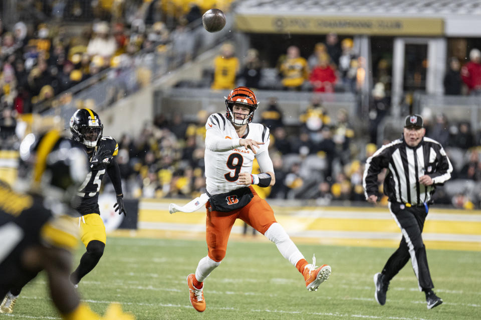 Bengals stay alive for playoffs with win over sliding Steelers