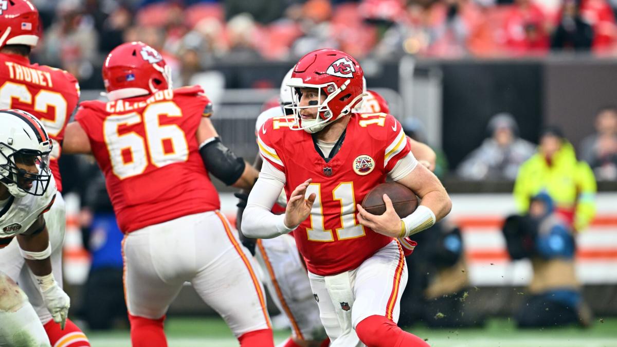 Chiefs will start Carson Wentz Sunday, Mecole Hardman will return to practice