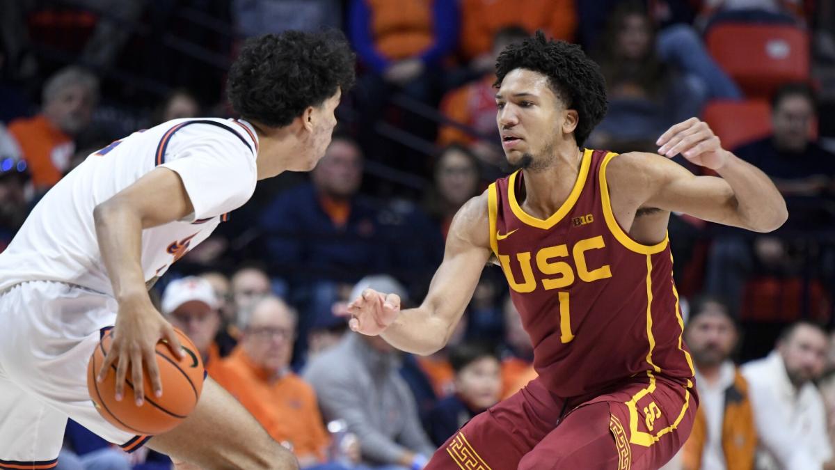 Desmond Claude scores 31 to lead Southern California over No. 13 Illinois 82-72