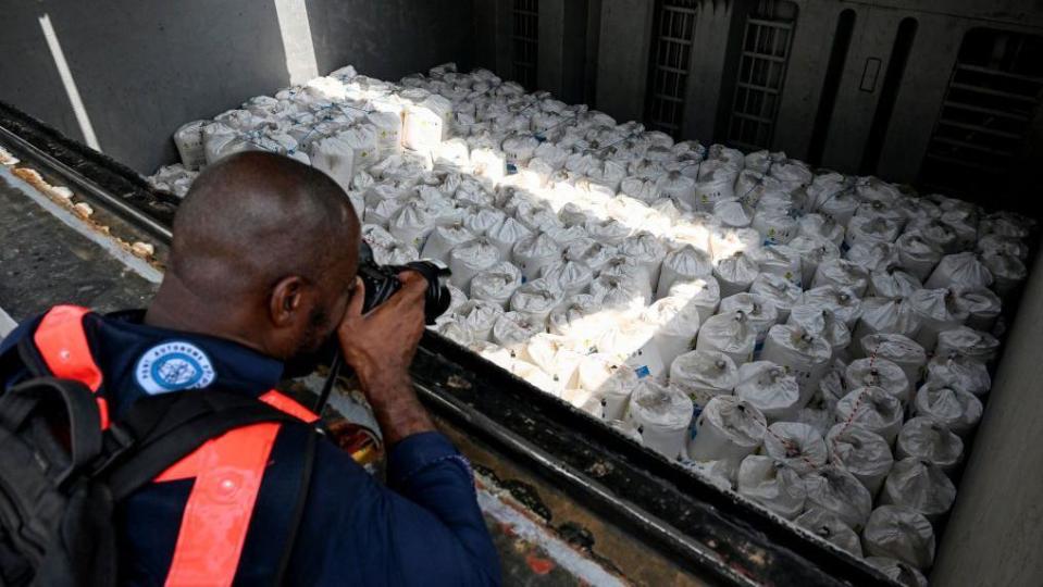 Explosive fertiliser in Ivory Coast harbour nothing to fear, officials say