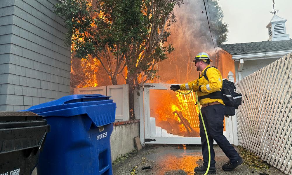 Fast-moving wildfire causes chaotic evacuation as strong winds hit southern California