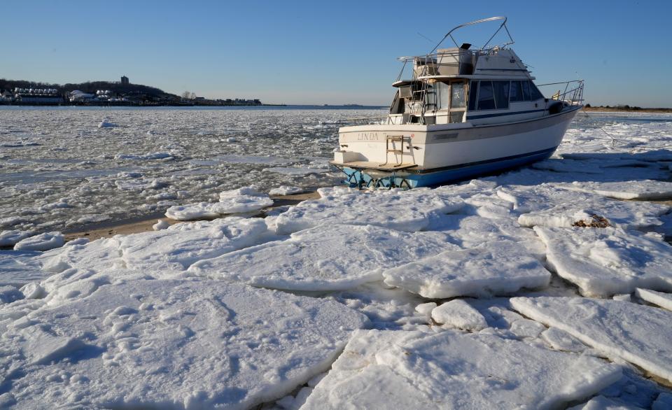 Ghost boat runs aground on Sandy Hook: Feds investigating