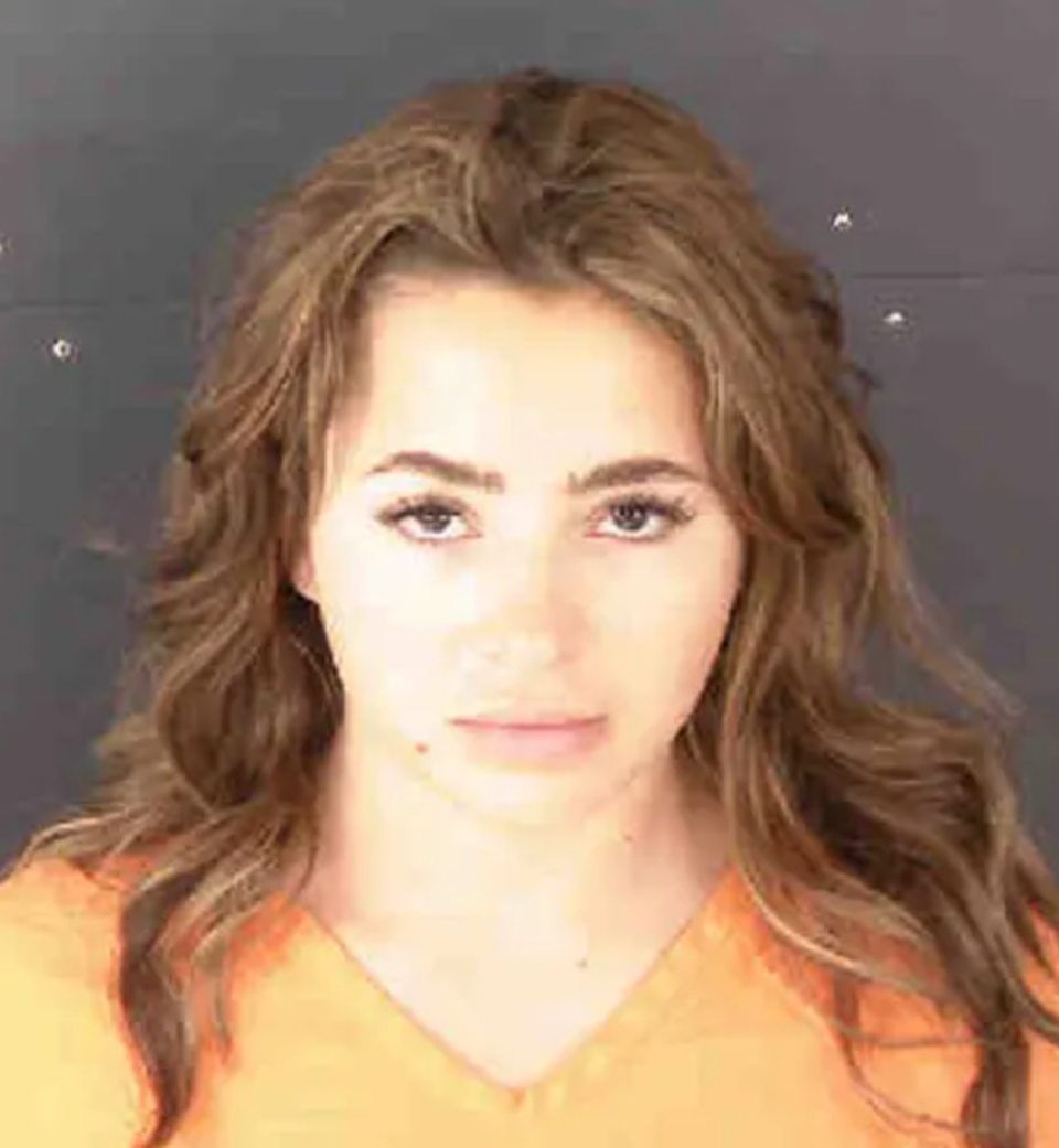 Hooters waitress flirts shamelessly with cop who pulled her over for DUI with ‘BAC 4 times the legal limit’