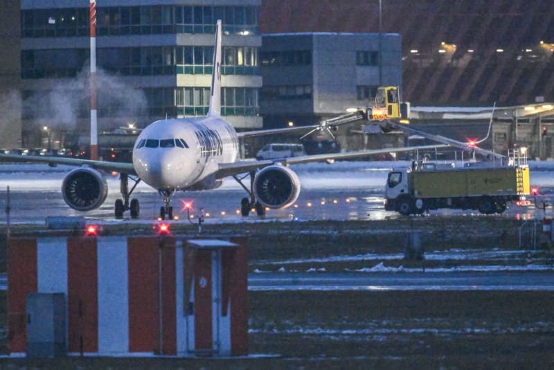 Icy conditions cause delays at Germany’s Stuttgart airport