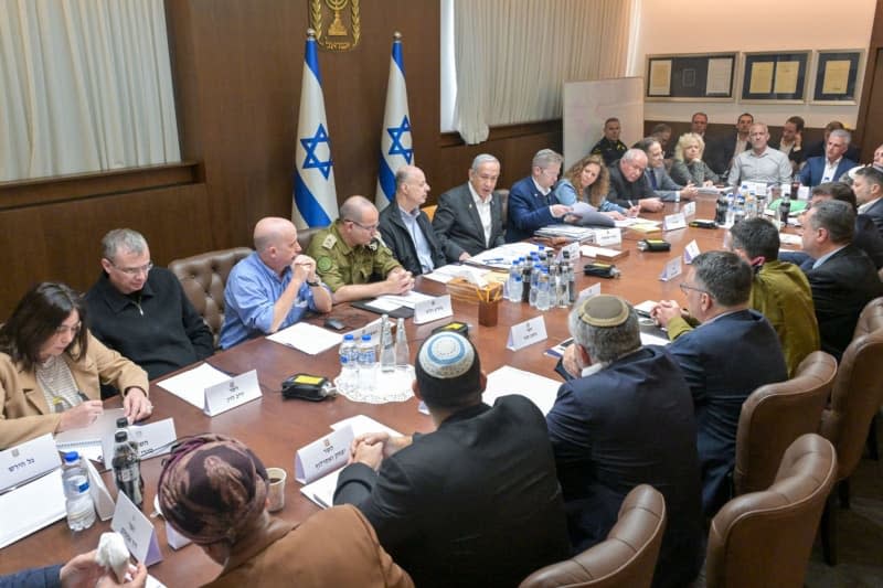 Israel’s coalition government endorses ceasefire deal with Hamas