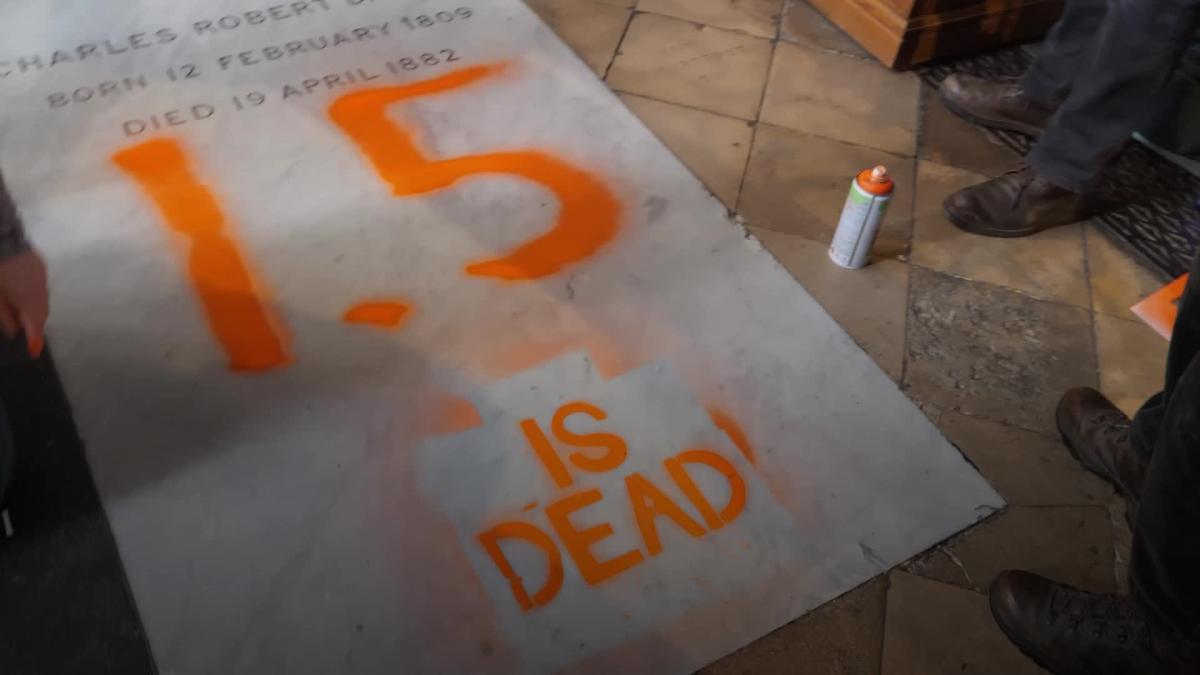 Just Stop Oil supporters spray-paint ‘1.5 is dead’ on Charles Darwin’s grave