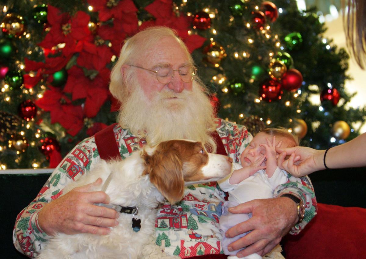 Longtime Fox River Mall Santa dies at 87; another local Santa remembers him as an inspiration