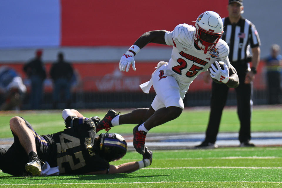 Louisville wins Sun Bowl 35-34 after Washington fails on 2-point conversion going for win