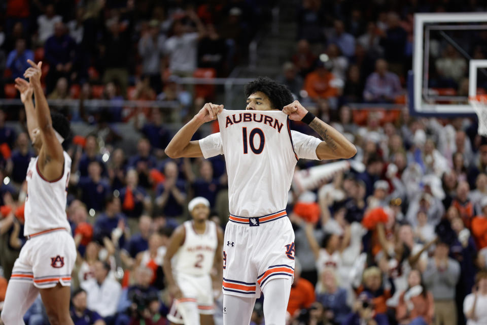 No. 1 Auburn rolls over No. 15 Mississippi State in dominant win without star Johni Broome