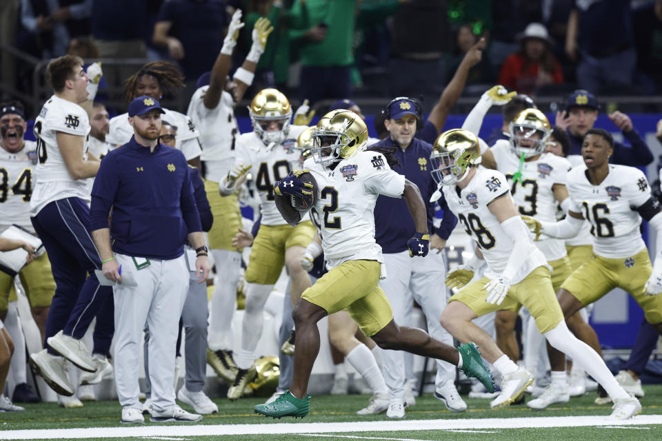 Notre Dame ends 31-year major bowl losing skid with a lucky trick play