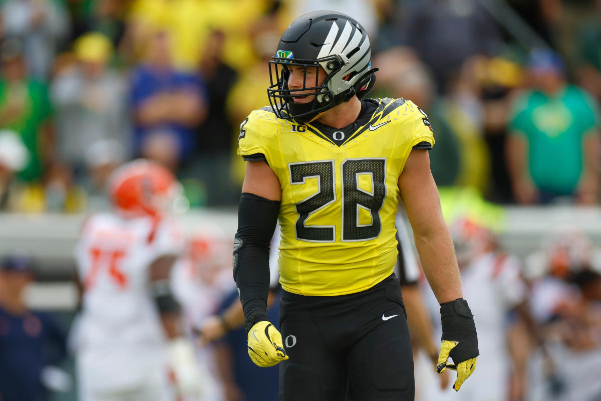 Oregon adds big running back transfer and gets two key players to return for the 2025 season