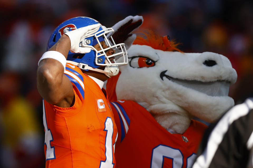 Party like it’s 2015! Broncos end playoff drought with big Week 18 win