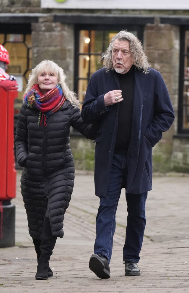 Robert Plant and Johnnie Walker’s ex-radio colleagues arrive for DJ’s funeral