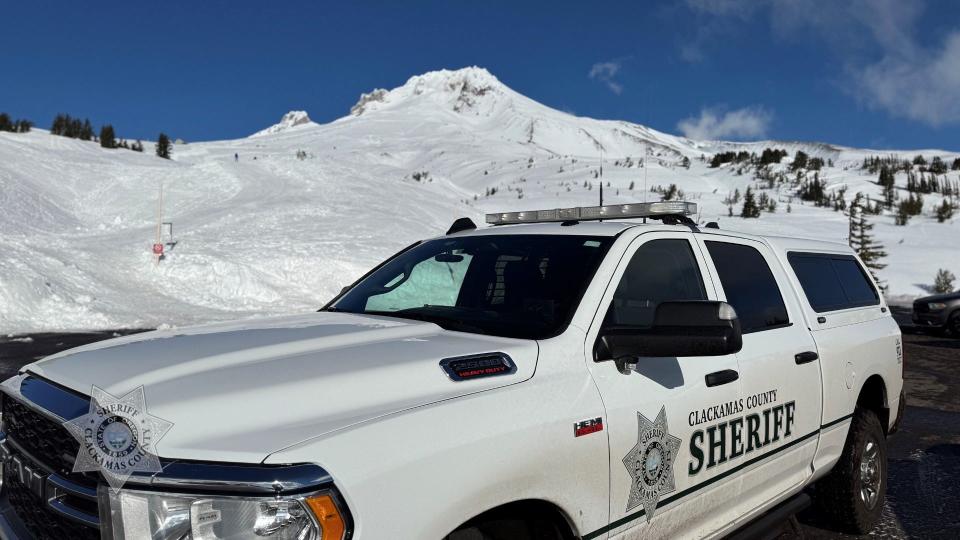 Search underway for 26-year-old missing climber on Mount Hood