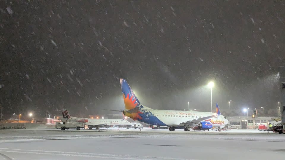 Several British airports close runways following heavy snow