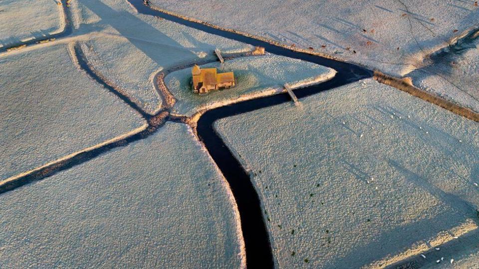 Snow and icy rain likely to disrupt parts of UK