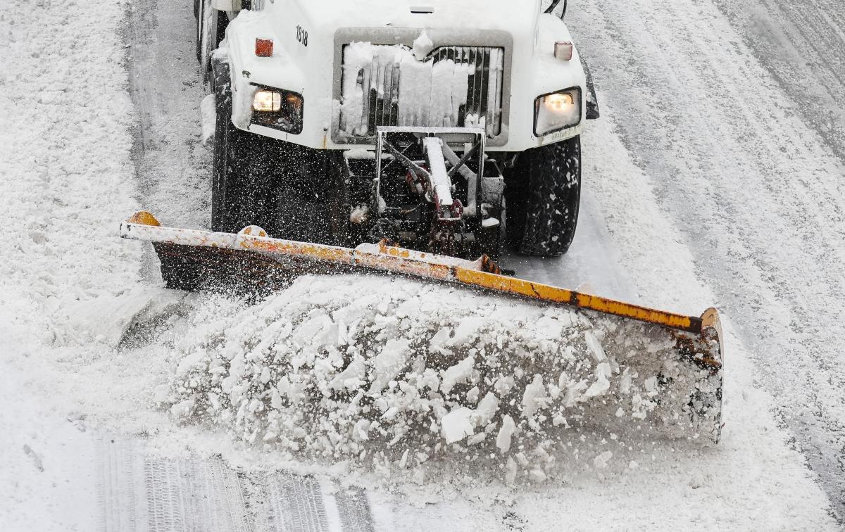 ‘Stay home’: Louisville officials give updates on city’s response to Winter Storm Blair