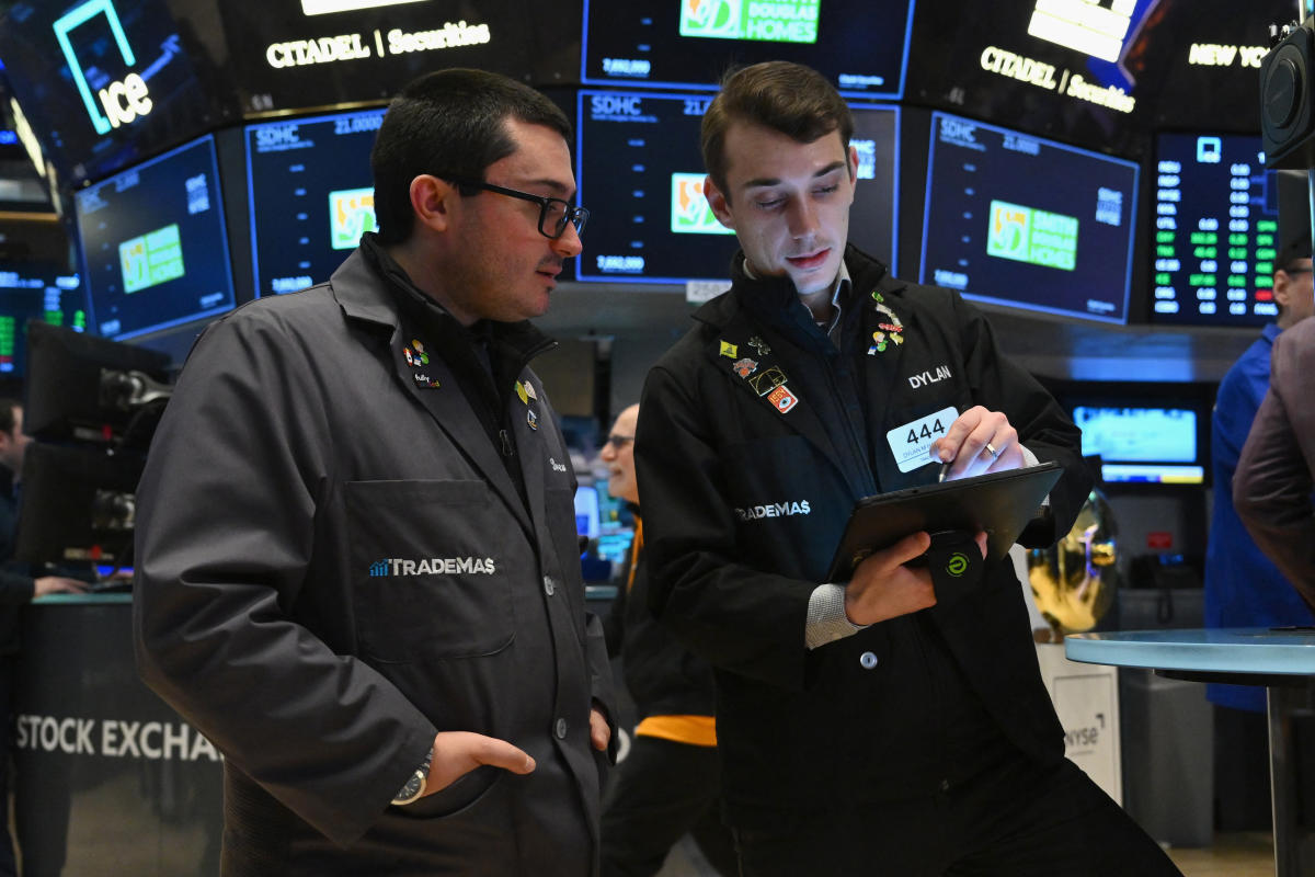 Stock market today: Dow, S&P 500, Nasdaq stall as investors weigh earnings, Trump on China