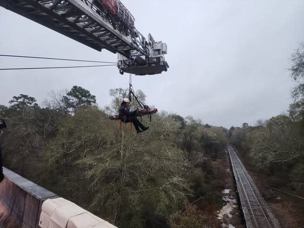 Tallahassee man in critical condition after jumping off overpass to avoid semi collision