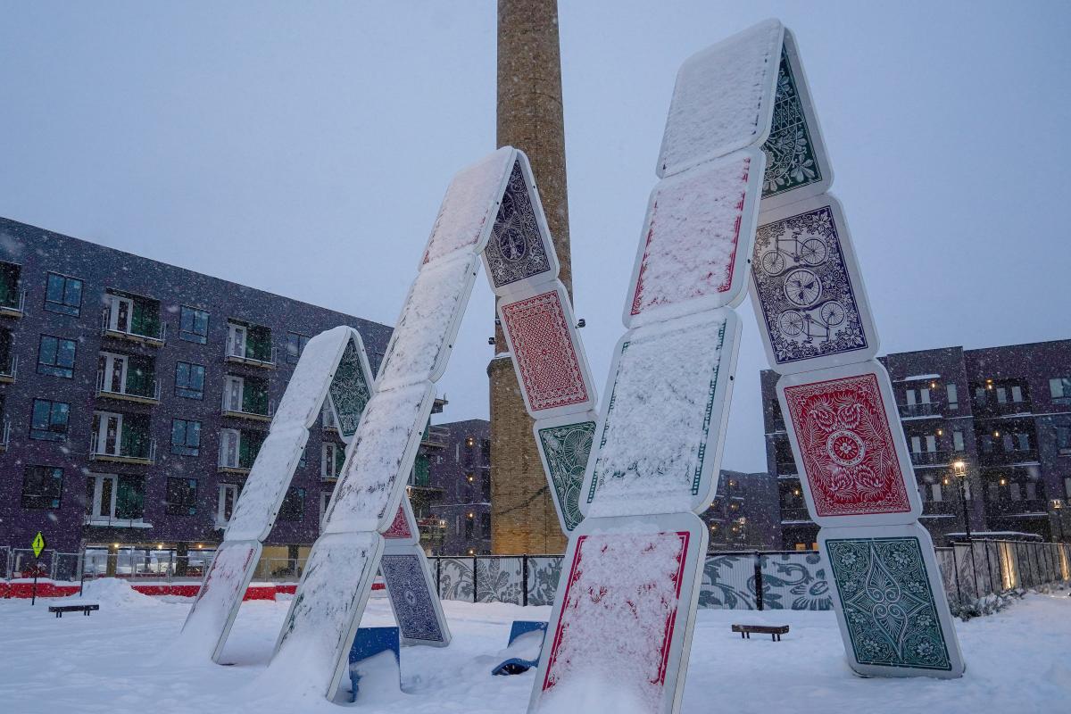 The snow has stopped. How much snow did Cincinnati get in the last 24 hours?