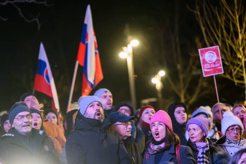 Thousands protest in Slovakia against government’s Ukraine policy