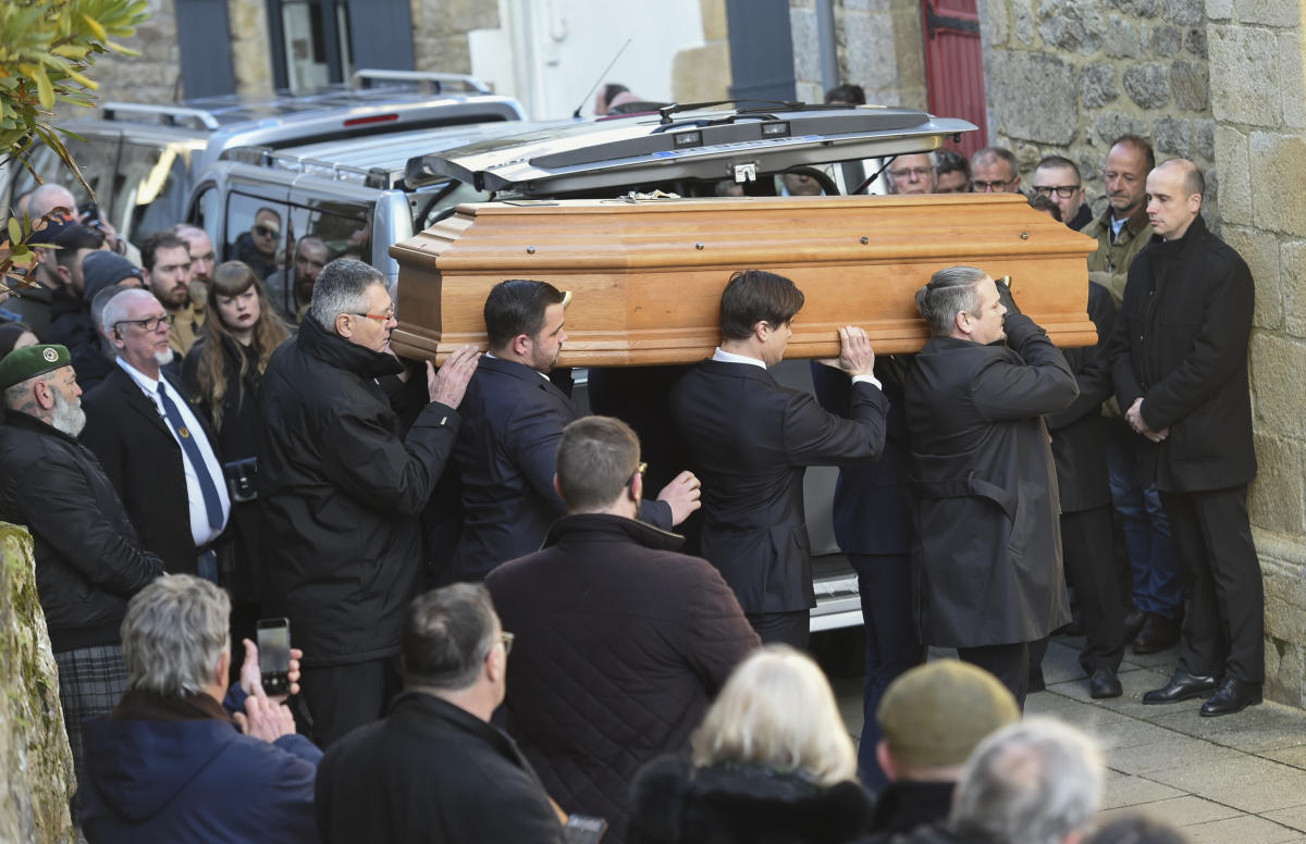 Tomb of polarizing French far-right leader Jean-Marie Le Pen vandalized just weeks after his burial