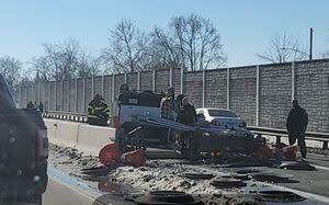 Van carrying several children flips multiple times after crash on I-75; lanes closed