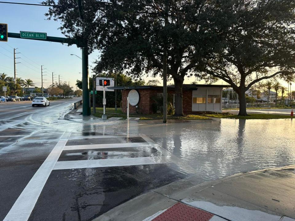 Water main break on Southwest Federal Highway causes traffic delays Friday evening