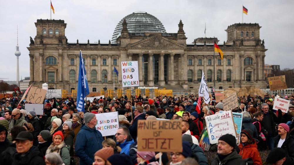 Around 160,000 protest against far-right in Berlin