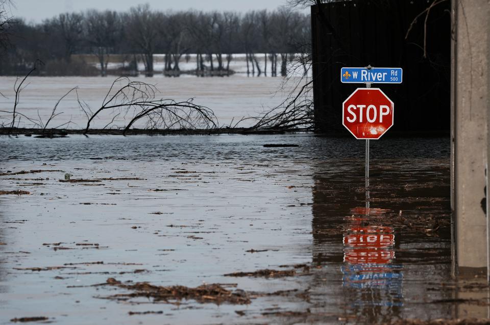 As Ohio River crests in Louisville, see how it compares to past record floods