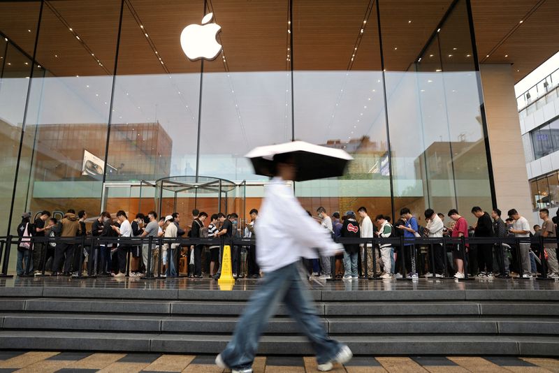 China considers probe into Apple’s policies and App Store fees, Bloomberg News reports