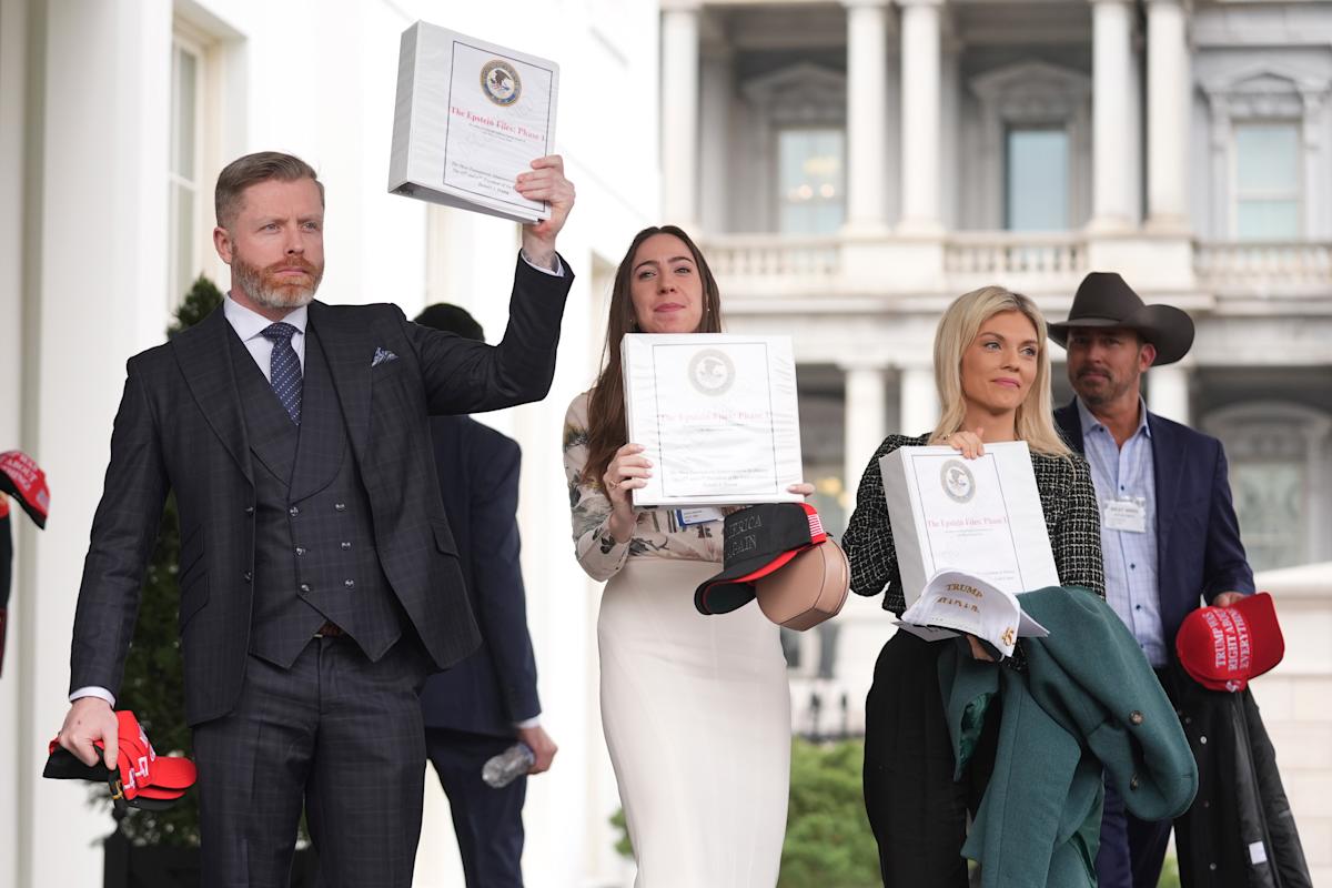 Conservative commentators seen with ‘Epstein Files’ binders after AG Bondi promises docs release