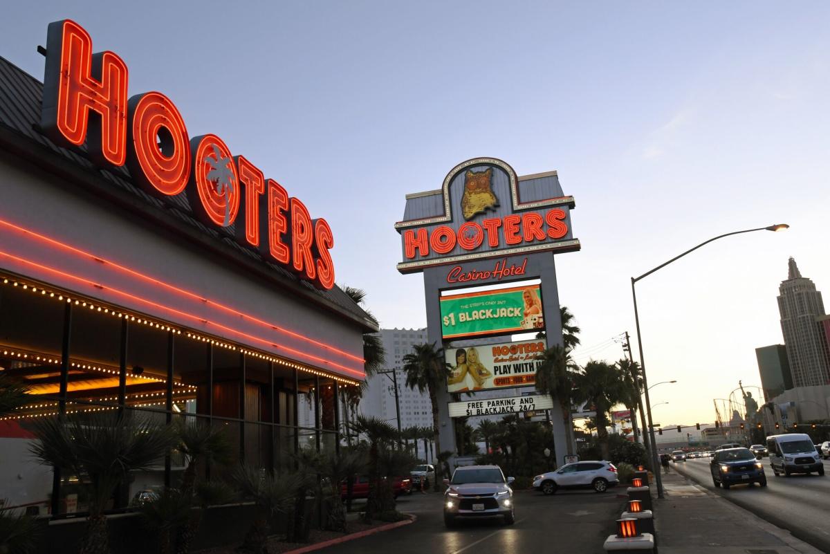 Hooters in Talks for Potential Bankruptcy in Coming Months