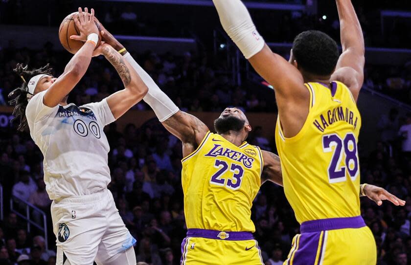 LeBron’s big game helps Lakers fend off collapse for fourth straight win