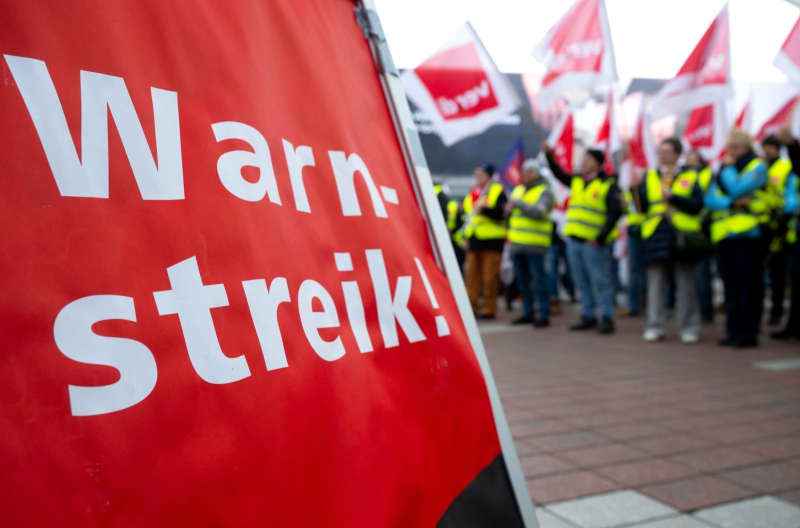 Limited strike action affecting German postal services continues