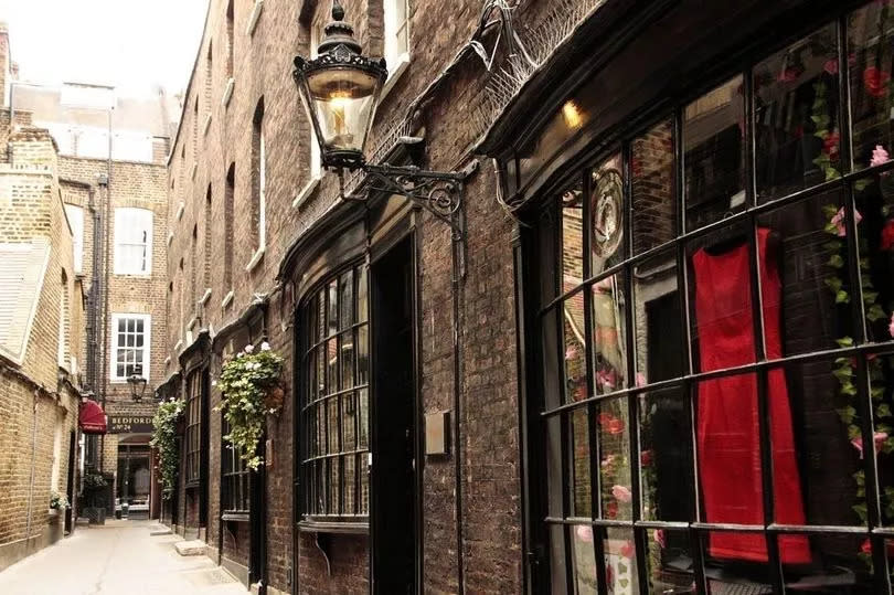 The beautiful hidden street frozen in time that inspired Harry Potter but most tourists don’t notice it